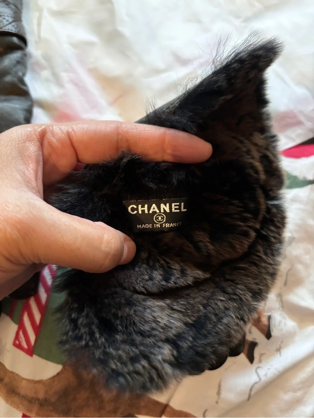 CHANEL Black Quilted Lambskin Cashmere Fur Gloves Size 7